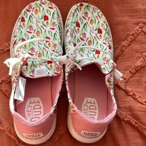 Hey Dude Women's Wendy Tulip Bouquet shoes